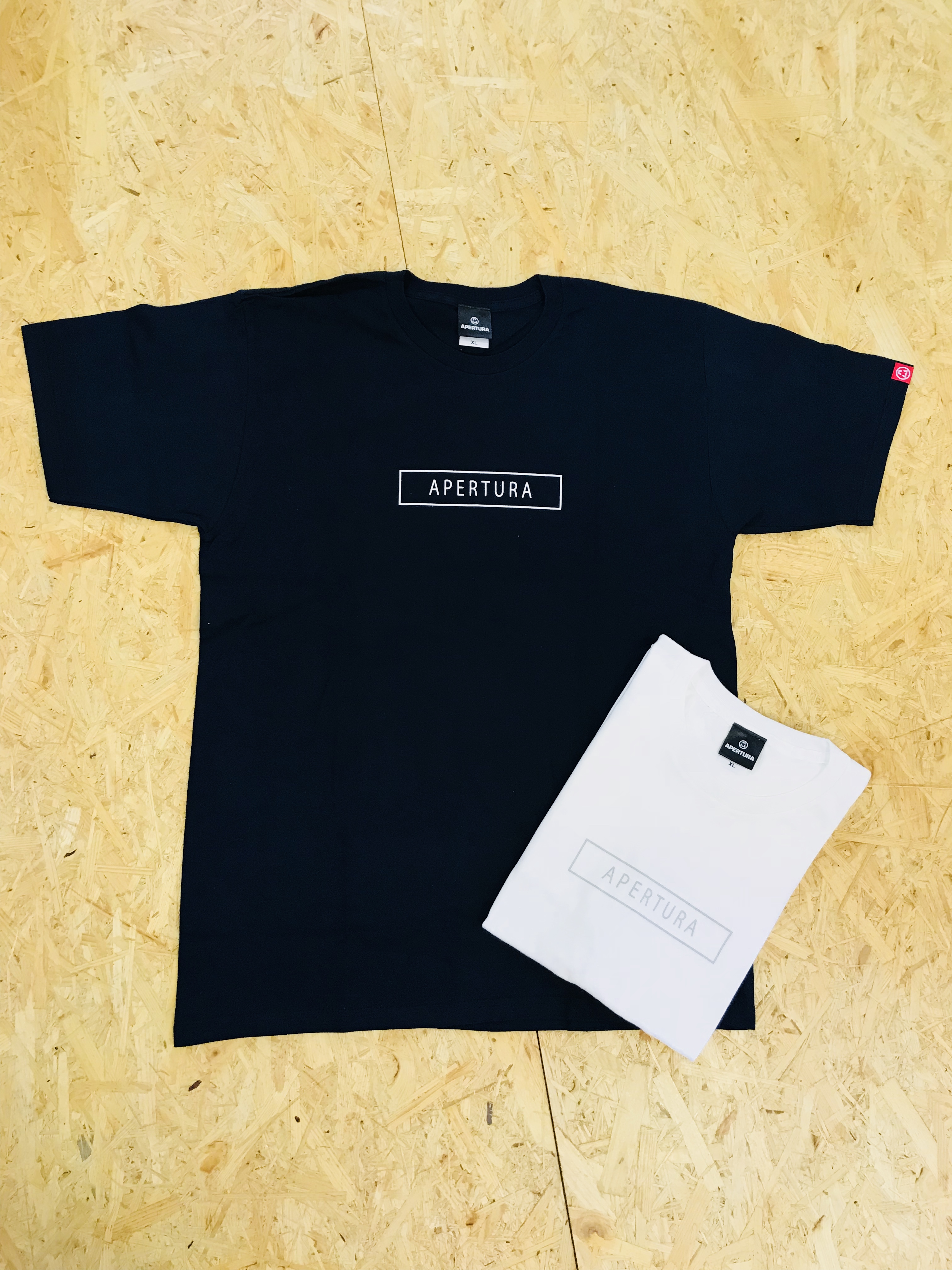 Box-Logo-T-shirts-Navy